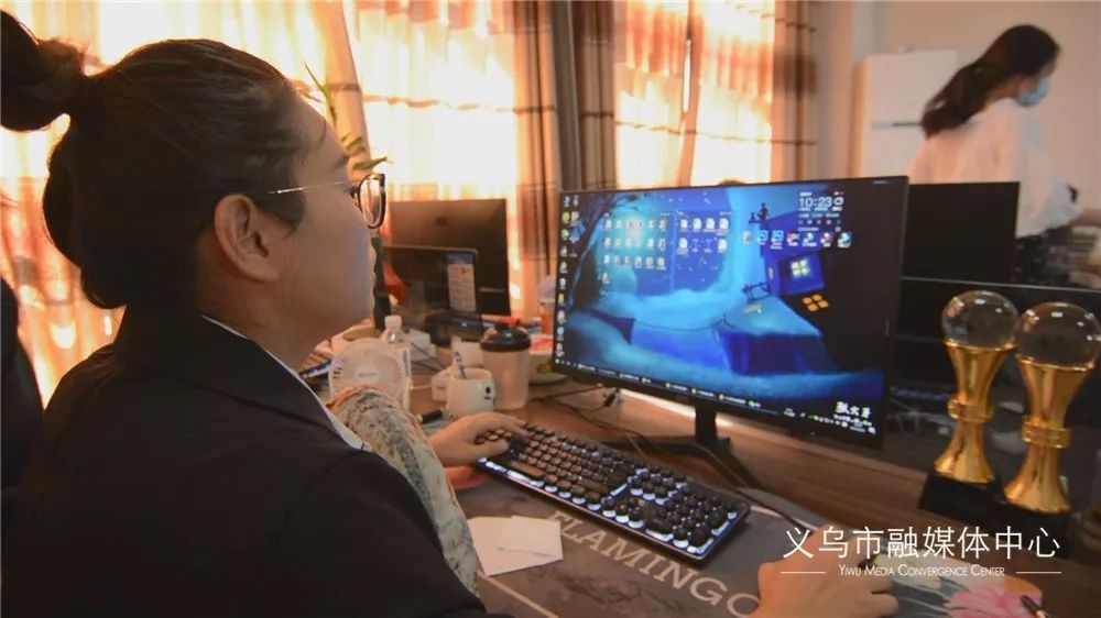 刚入行美工如何提升自己,美工自学教程从零开始