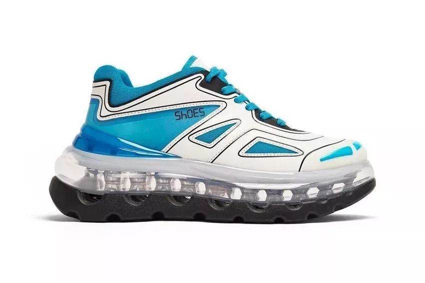 在皮鞋和球鞋之间摇摆的我们，终于找到了最佳选择