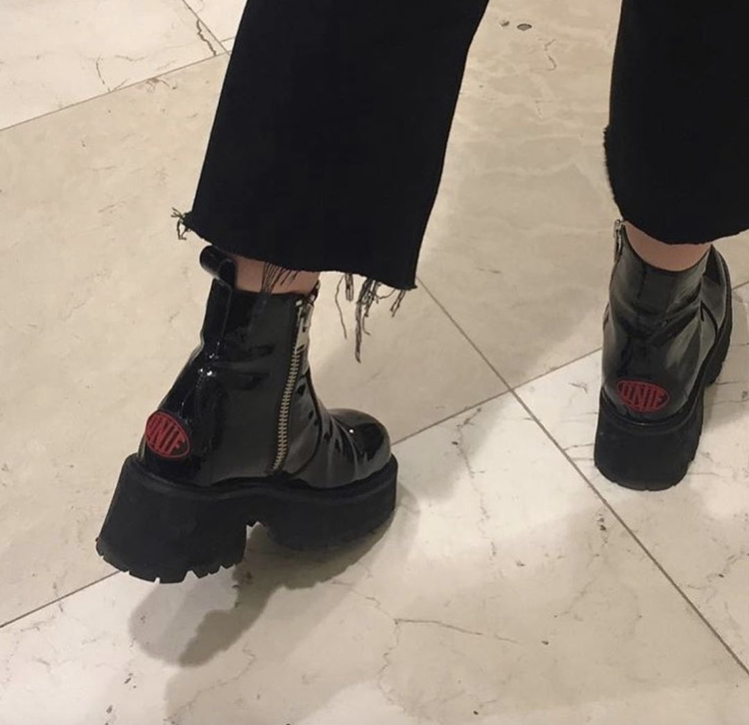 在皮鞋和球鞋之间摇摆的我们，终于找到了最佳选择