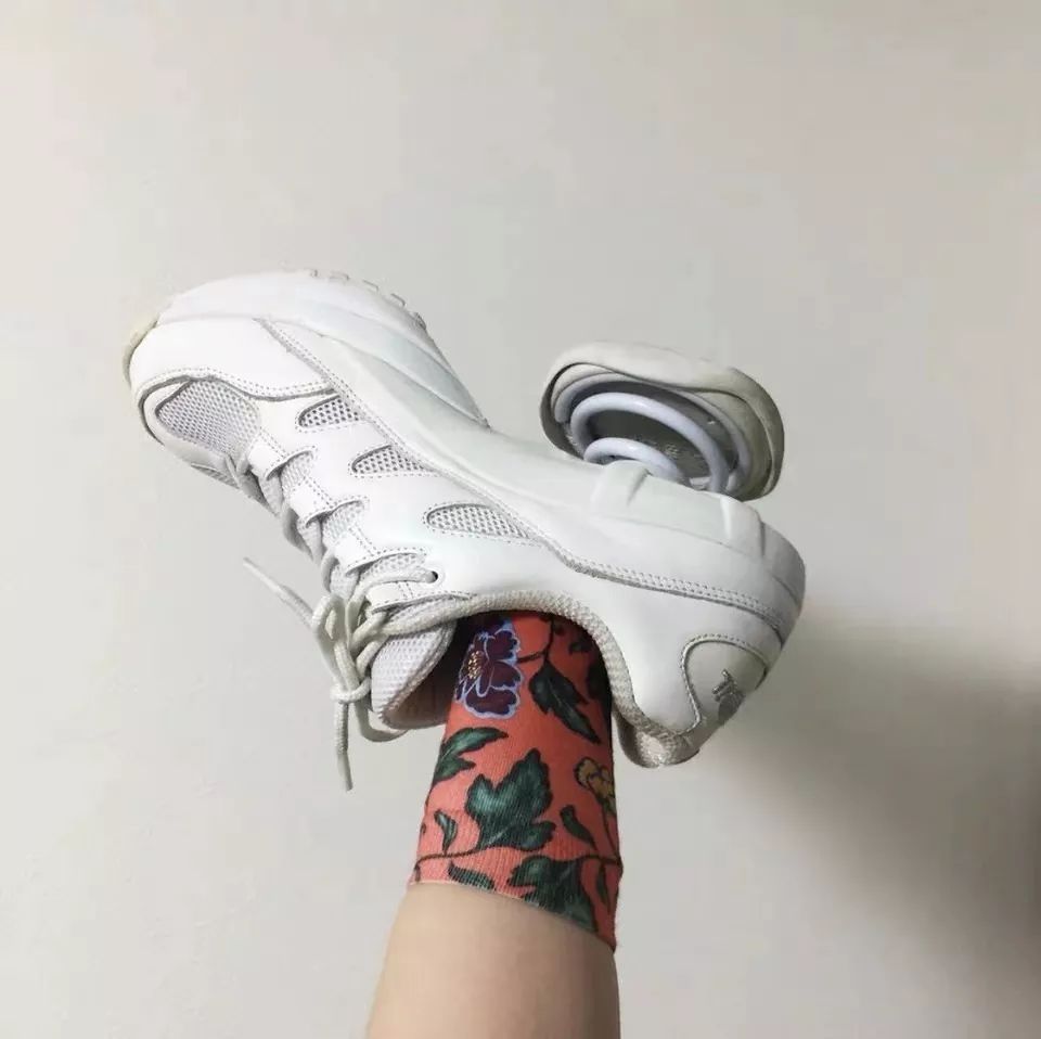 在皮鞋和球鞋之间摇摆的我们，终于找到了最佳选择