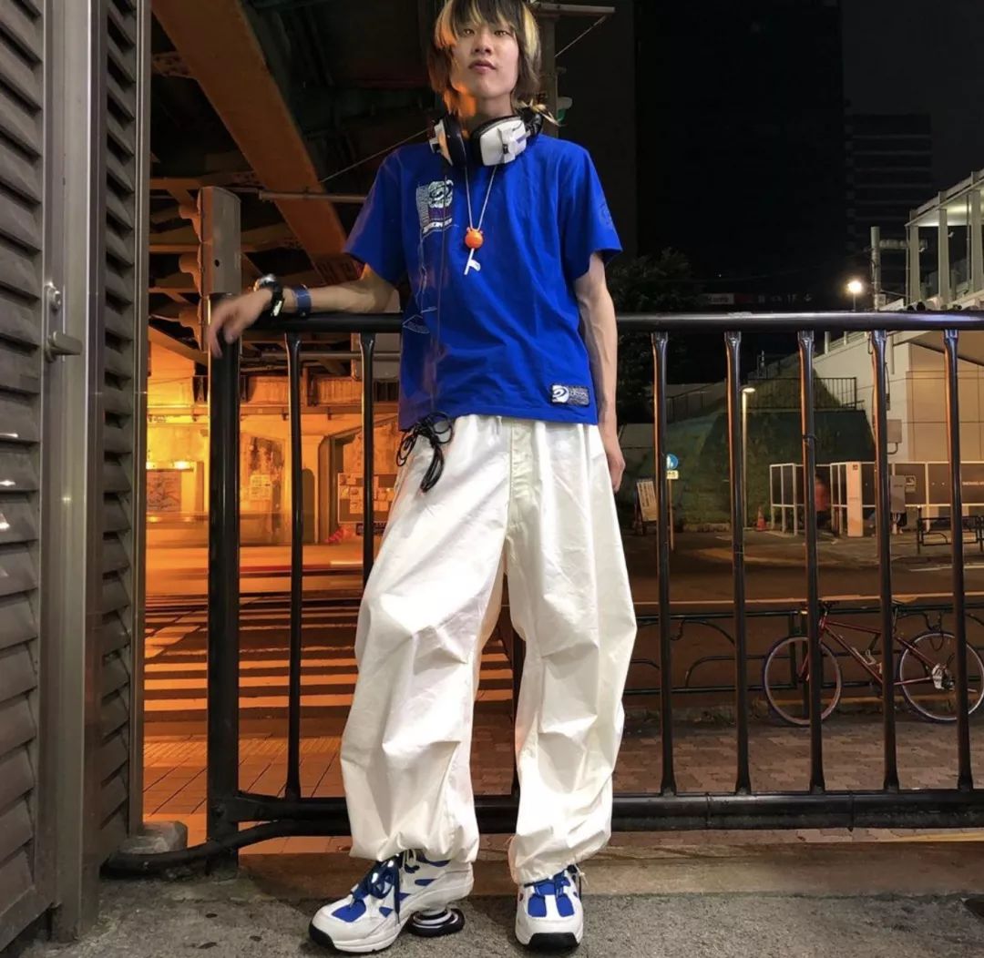 在皮鞋和球鞋之间摇摆的我们，终于找到了最佳选择