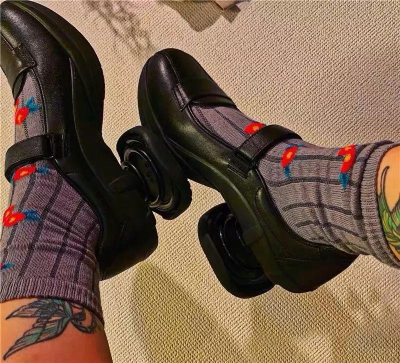 在皮鞋和球鞋之间摇摆的我们，终于找到了最佳选择