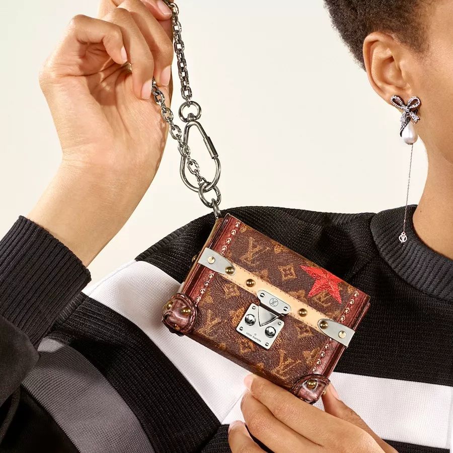 只能塞得下硬币的包、寿司大小的鞋……欢迎来到小人国