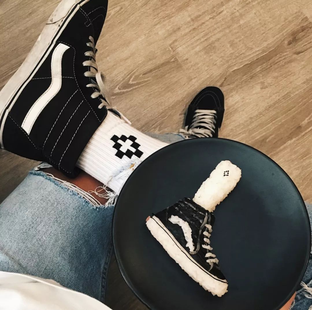 只能塞得下硬币的包、寿司大小的鞋……欢迎来到小人国