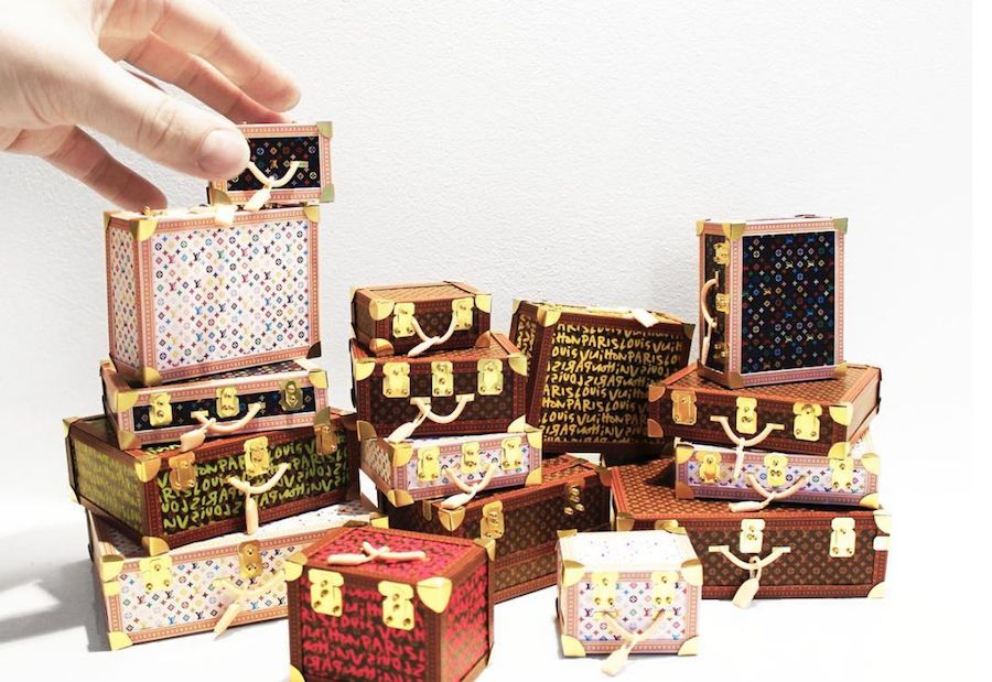 只能塞得下硬币的包、寿司大小的鞋……欢迎来到小人国