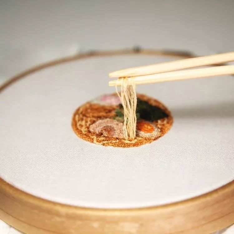 只能塞得下硬币的包、寿司大小的鞋……欢迎来到小人国