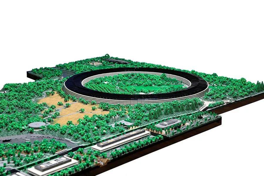 只能塞得下硬币的包、寿司大小的鞋……欢迎来到小人国