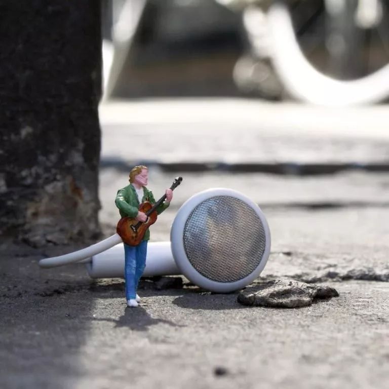 只能塞得下硬币的包、寿司大小的鞋……欢迎来到小人国