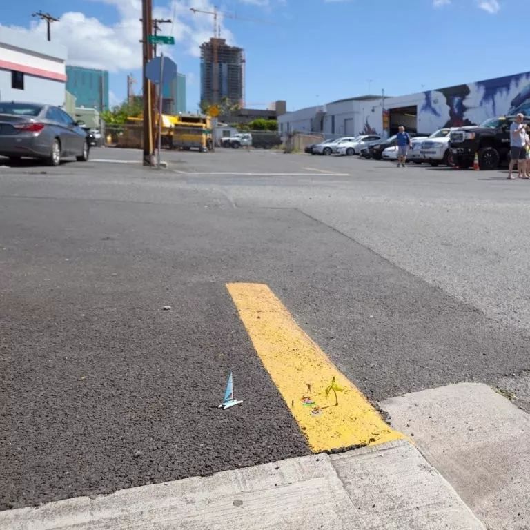 只能塞得下硬币的包、寿司大小的鞋……欢迎来到小人国