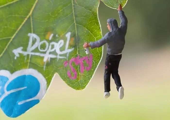 只能塞得下硬币的包、寿司大小的鞋……欢迎来到小人国