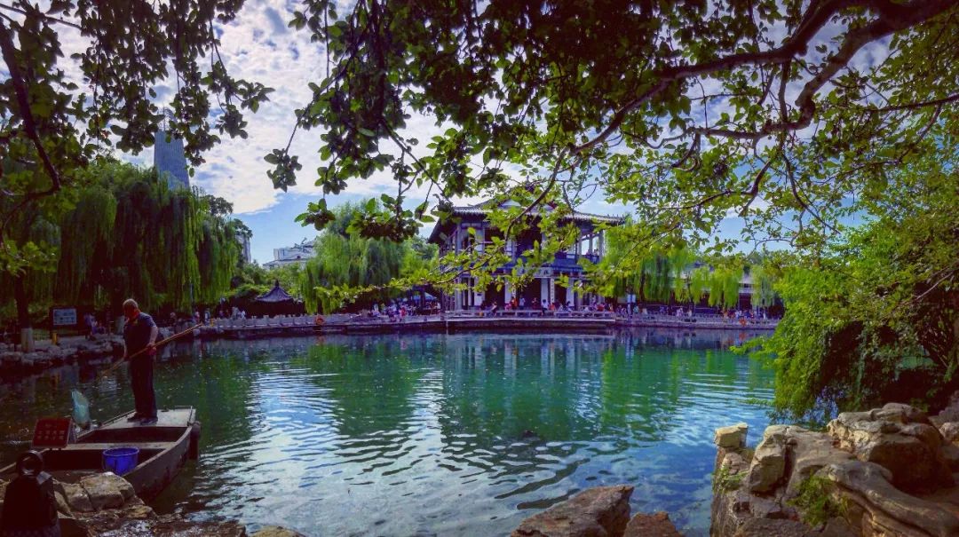 济南五龙潭值得去吗,五龙潭是来济南必逛的一个公园