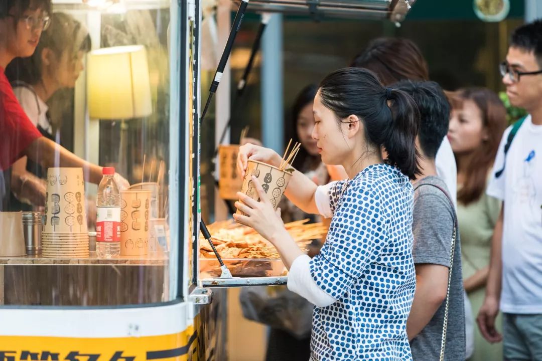 武汉:一碗热干面杀百鬼,一锅豆皮烫神仙