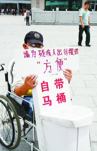 每100人有6个残疾人,出门像翻一座山,一个坡道要拐8个弯,中国轮椅推出去有多难