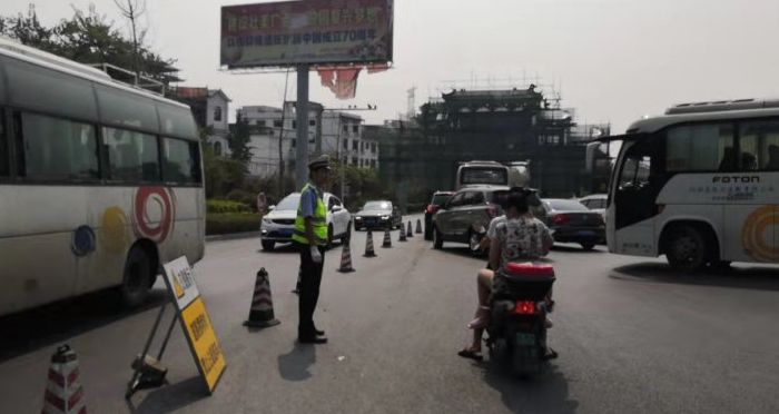 八里街片区|打出交通治理“组合拳”，疏通城市交通“乱堵点”