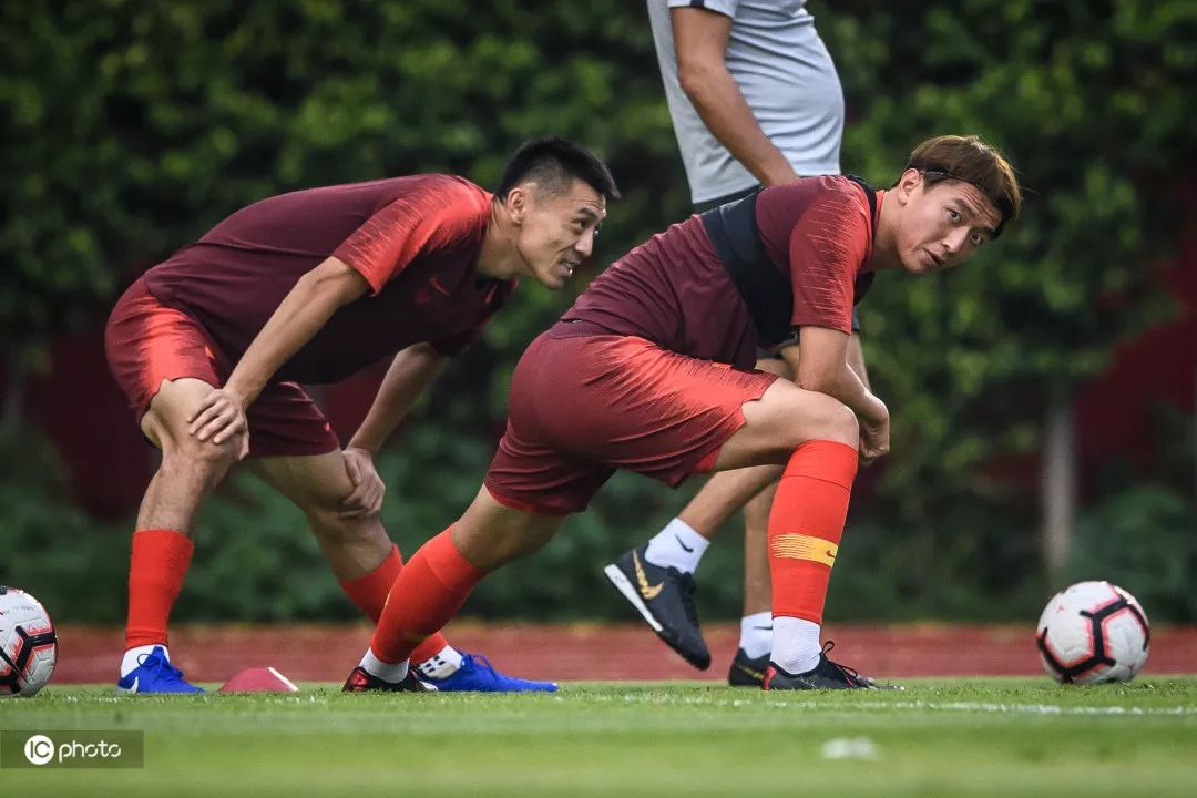 直击国足12强赛备战日本直播,直击国足主场迎战新加坡