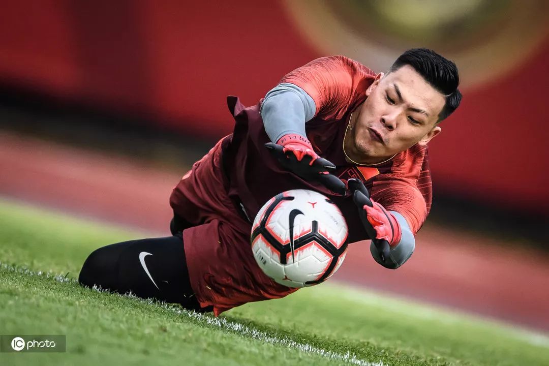 直击国足12强赛备战日本直播,直击国足主场迎战新加坡