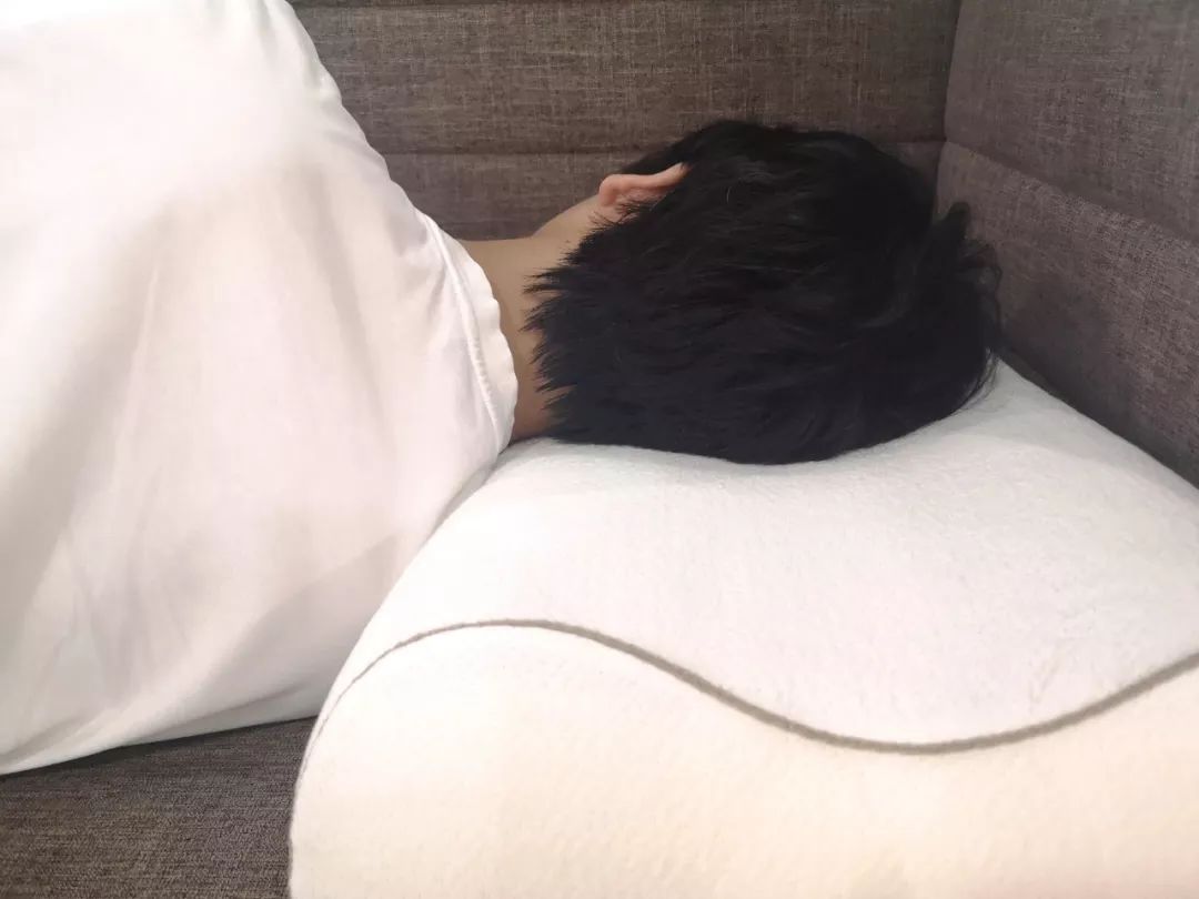 德国专利，最顶级的枕头！舒缓压力、四季通用～将科技与健康完美结合凝胶枕，躺着它真的很舒服