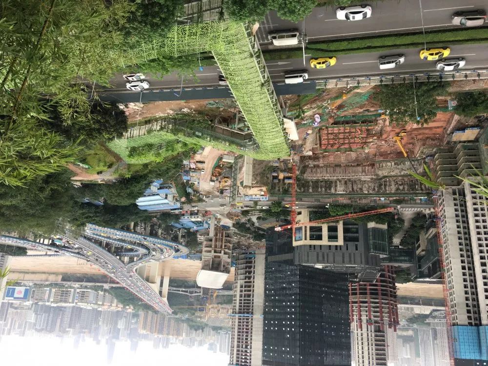 乘坐电动扶梯视频,轨道交通中常见的电扶梯