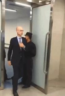 依然支持莫雷!肖华连夜来华,中企全面暂停合作