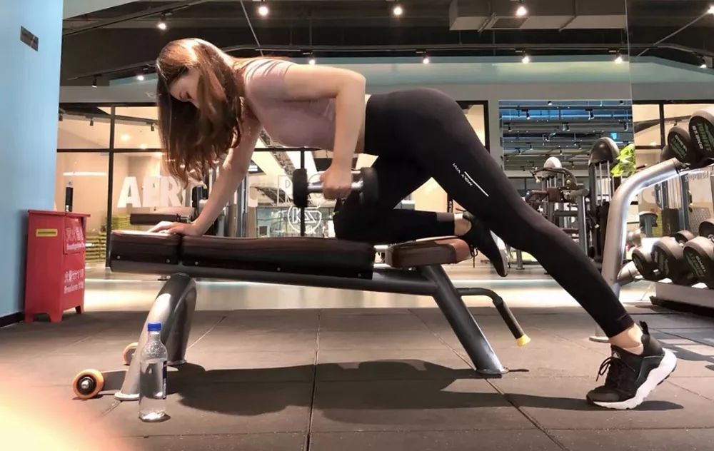 穿搭秋季百搭神裤,牛仔魔力裤穿搭