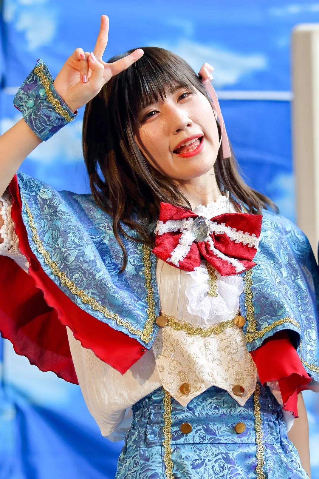 日本变态男粉丝通过女爱豆的瞳孔倒影找出她的住所，进行偷袭猥琐...简直可怕...