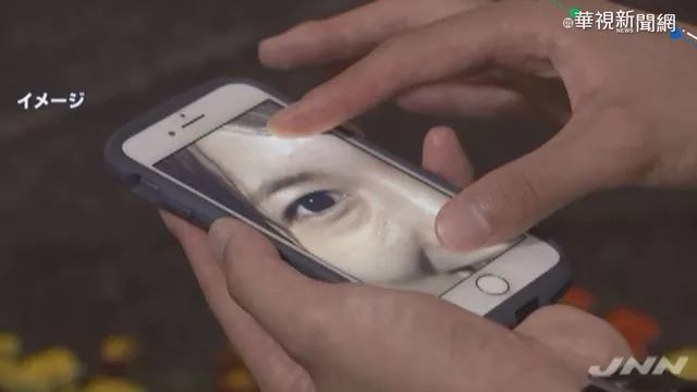 日本变态男粉丝通过女爱豆的瞳孔倒影找出她的住所，进行偷袭猥琐...简直可怕...