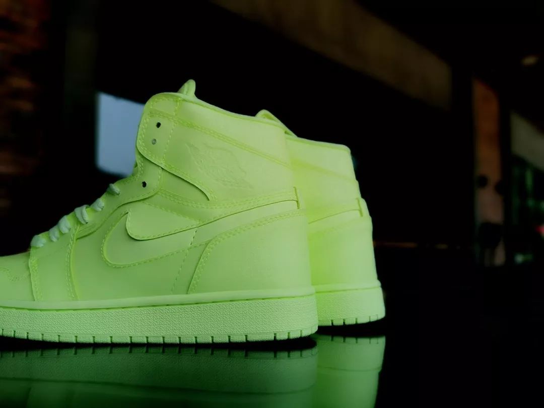 aj1高帮多少钱一双正品,aj1高帮二手1000以下