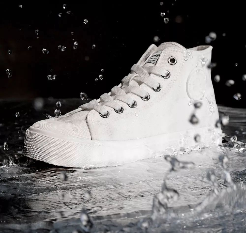 黑色高帮小众原创运动帆布鞋,英伦风低帮帆布鞋推荐