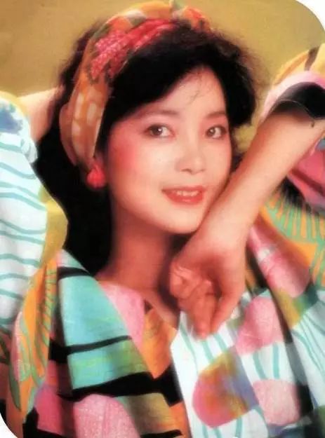 邓丽君的MV记录了你爸妈的时尚潮流