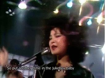 邓丽君的MV记录了你爸妈的时尚潮流