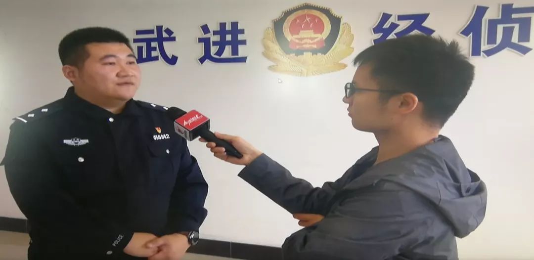 商场大厅的打折耐克冠军真假,商场大牌特卖是真的假的