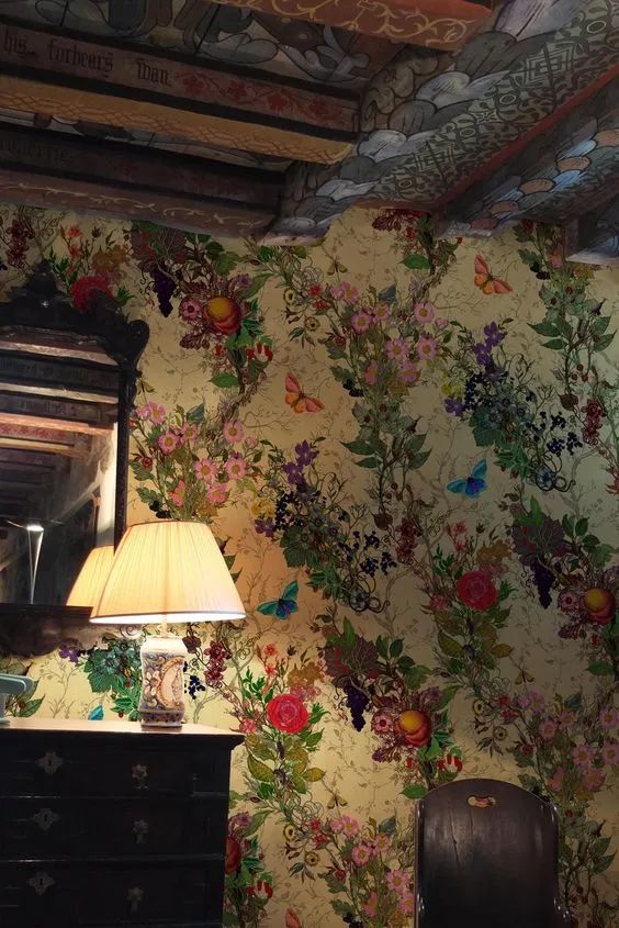 无纺布壁纸和墙布哪个更适合家庭,房屋装修乳胶漆壁纸墙布哪种好