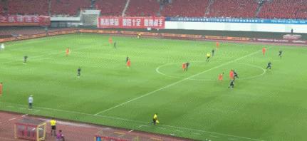 国足最让人感动的一场比赛,国足赢球全场高唱夜空中最亮的星