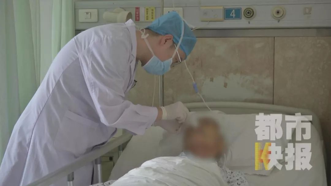 老太被狗死咬后续,一夜之间被野狗咬死