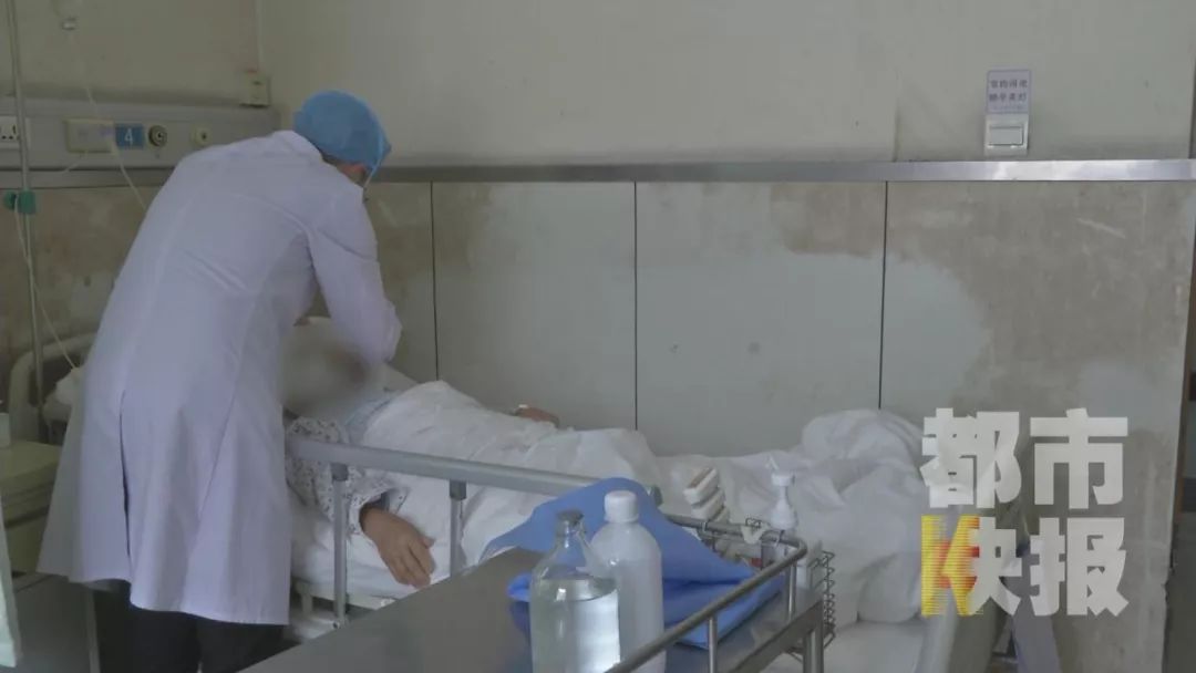 老太被狗死咬后续,一夜之间被野狗咬死