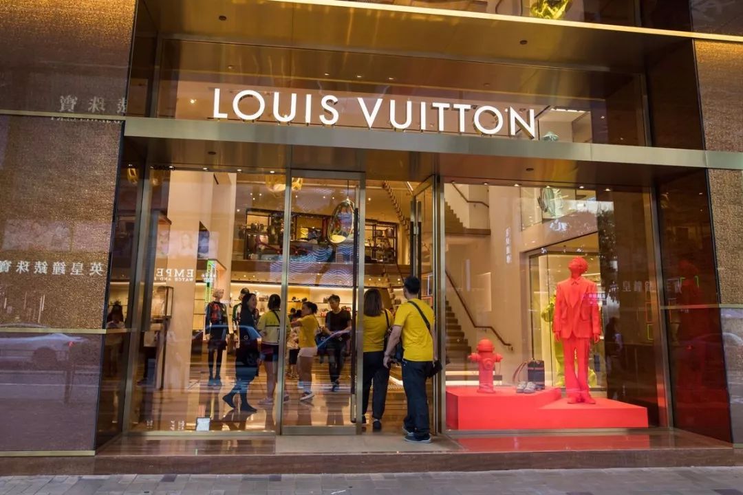 早报|MOCo.母公司发声明，决定暂时退出香港市场；欧莱雅集团收购新香水品牌；Gucci将举办男装秀