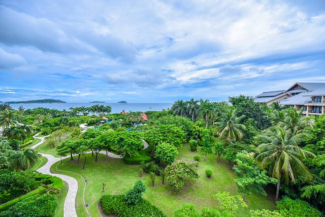 去三亚自由行美食攻略,三亚旅游美食攻略自由行路线推荐