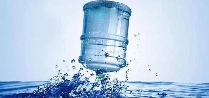 有谁知道在济南做什么行业最赚钱,谁做矿泉水生意的