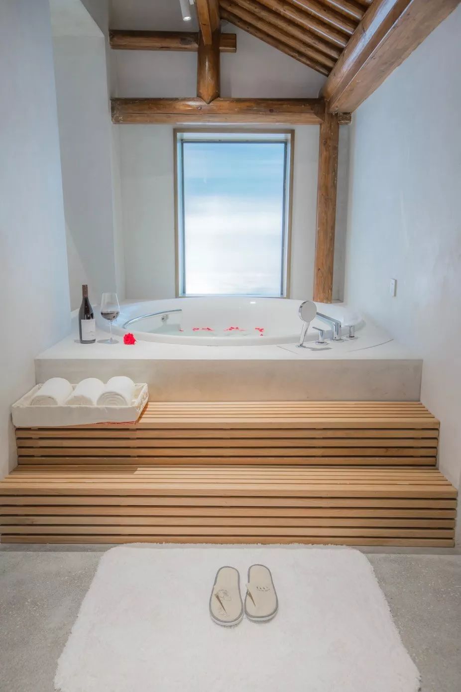 耗时3年的花间堂创始人新作,以船代步揭开杭城小众一面