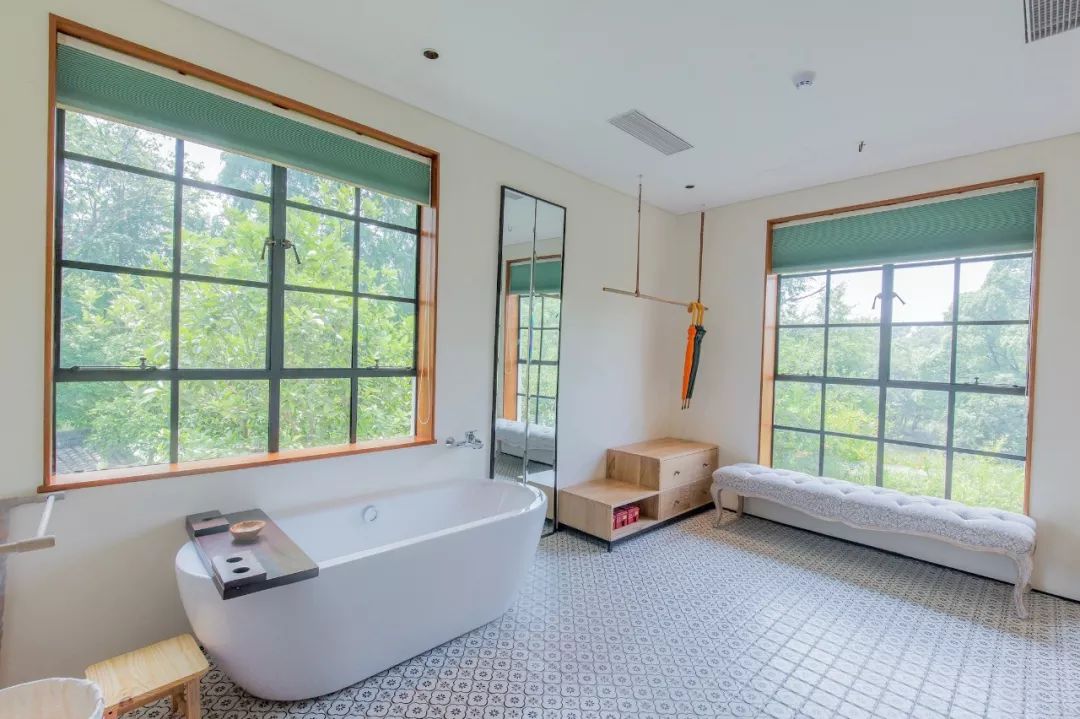 耗时3年的花间堂创始人新作,以船代步揭开杭城小众一面