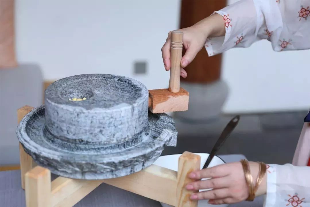 耗时3年的花间堂创始人新作,以船代步揭开杭城小众一面