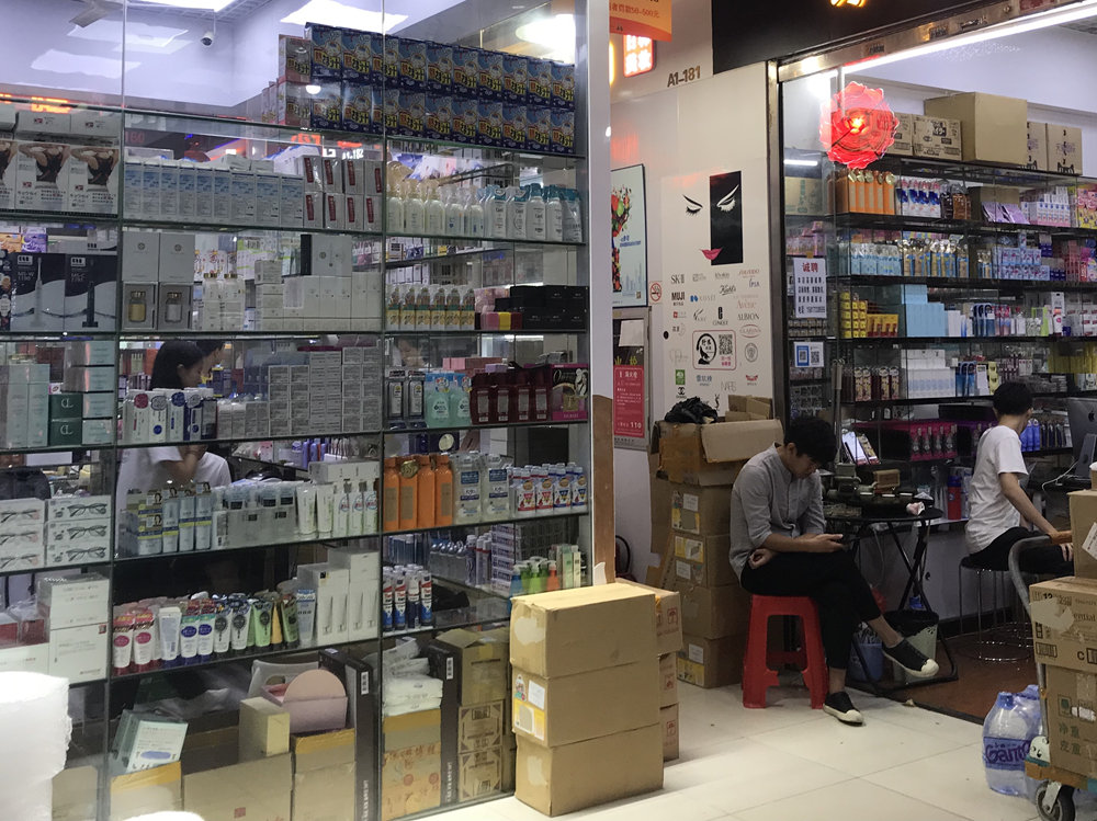 不卖iPhone卖美妆华强北悄悄开始转型