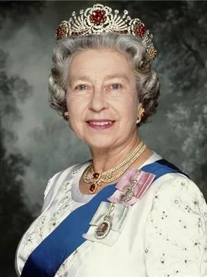 卡地亚限量窄版手镯,卡地亚新款手镯时尚减龄黄金