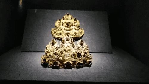 卡地亚限量窄版手镯,卡地亚新款手镯时尚减龄黄金