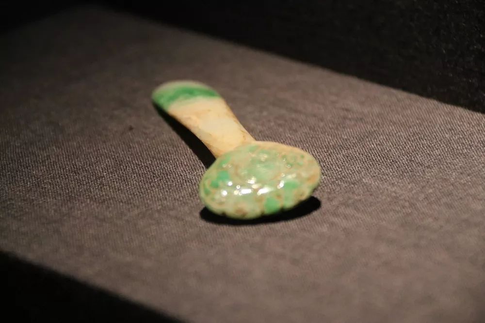 卡地亚限量窄版手镯,卡地亚新款手镯时尚减龄黄金