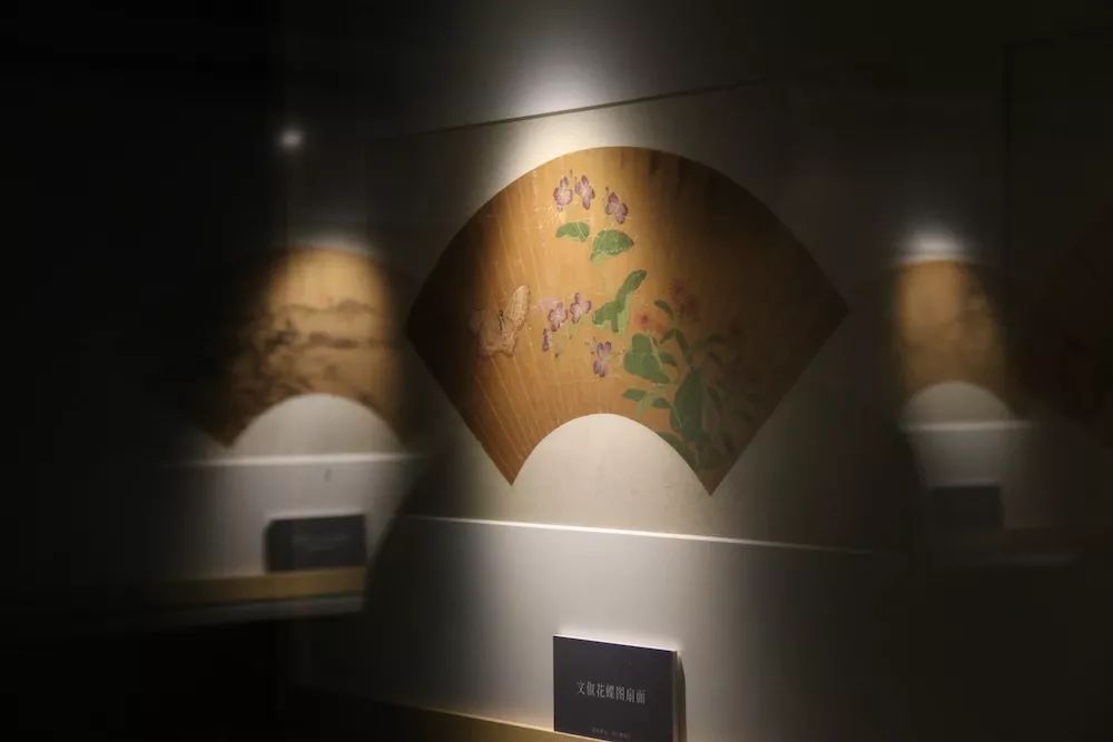 卡地亚限量窄版手镯,卡地亚新款手镯时尚减龄黄金