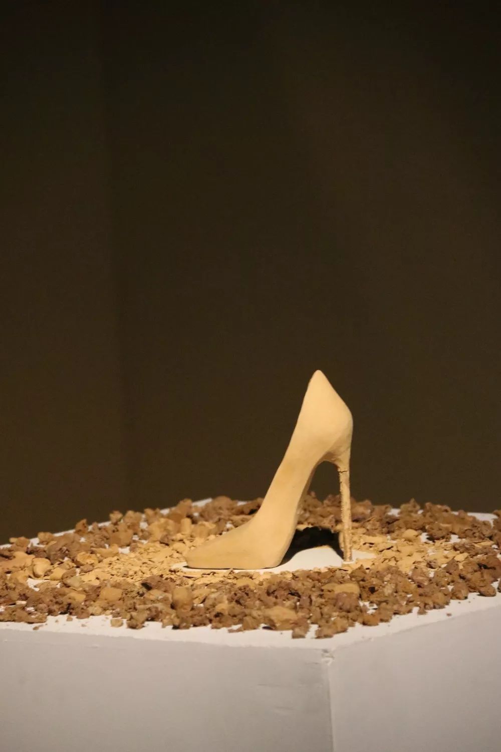 卡地亚限量窄版手镯,卡地亚新款手镯时尚减龄黄金