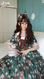 00后的小姑娘卖衣服一周收款20万,00后女孩卖女装