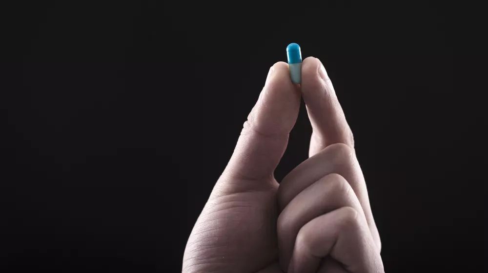 拿钱买命:与天价药周旋13年的女人