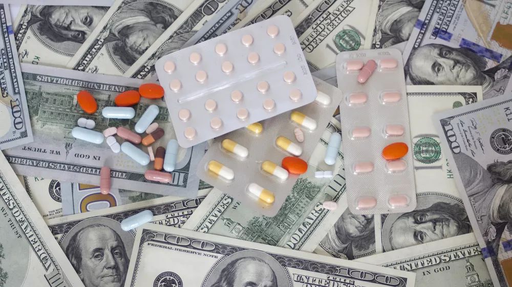 拿钱买命:与天价药周旋13年的女人